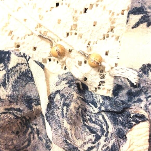 Free People Tunic Blouse Women's Sz SP Blue White Floral Bohemian Gypsy Relaxed - Picture 8 of 9